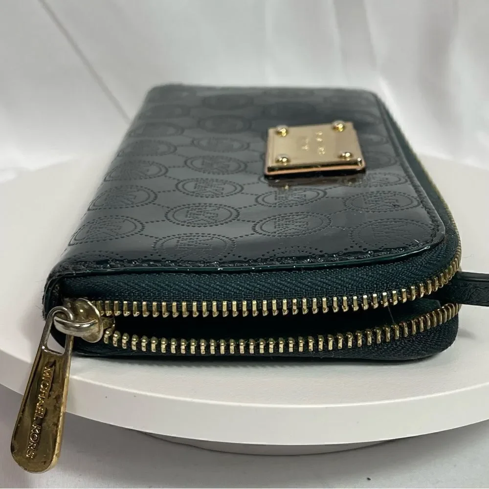Micheal Kors Green Jet Set Patten Leather Zipper Wallet Excellent Condition